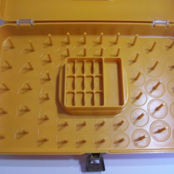 Vintage Wilson Wil Hold Sewing Box Thread Bobbin Organizer Harvest Gold - Picture 5 of 8